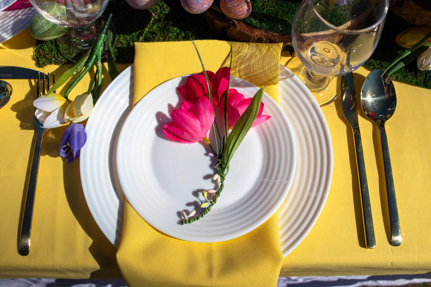 Tulip & Berry Plate Setting Tablescape Set. Series 3